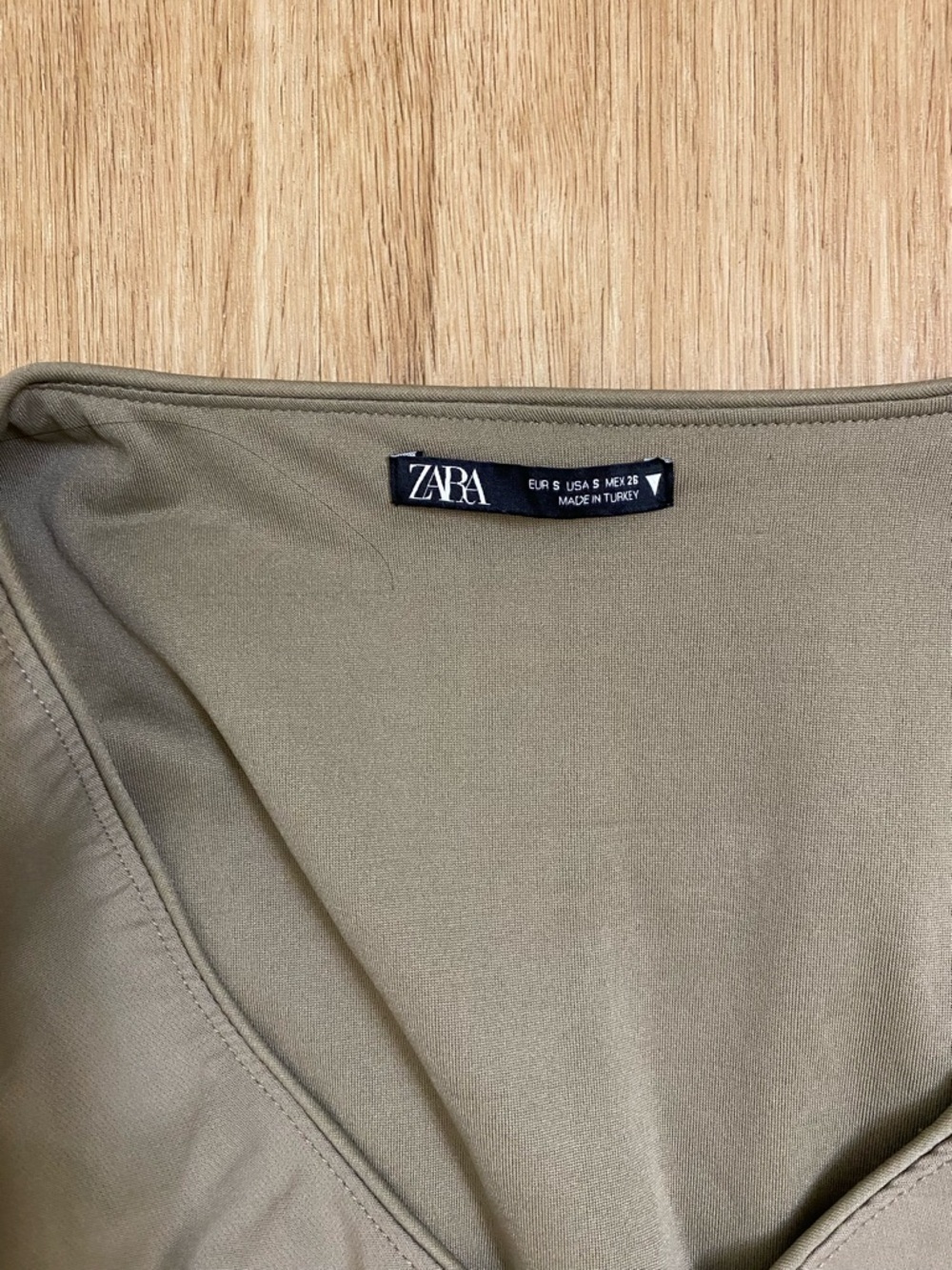 Zara Olive Green V-Neck Long-Sleeve Mini Dress with Slit Cuffs - Picture 4 of 9